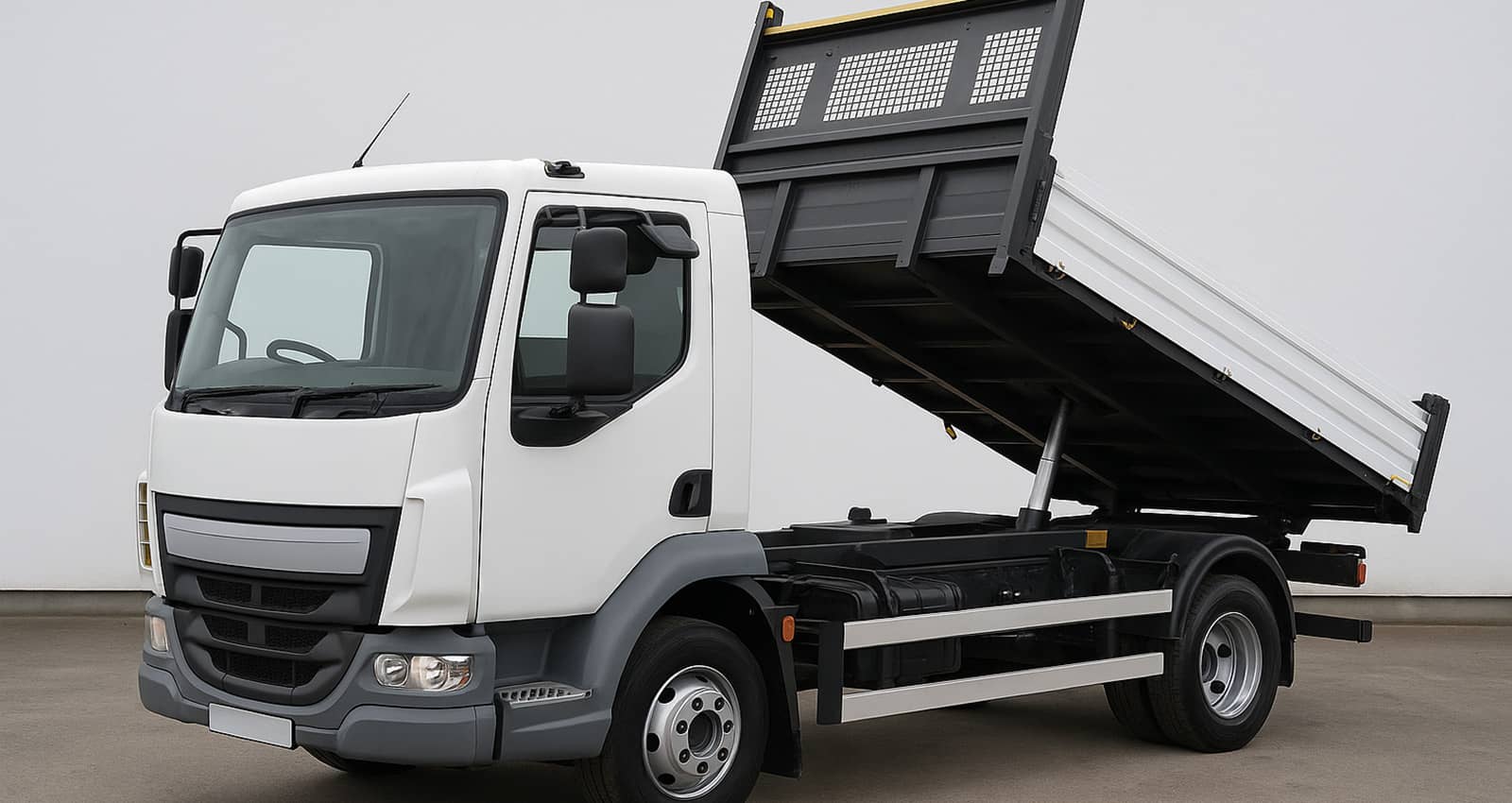 7.5 Tonne Tipper Truck Hire vehicle hire